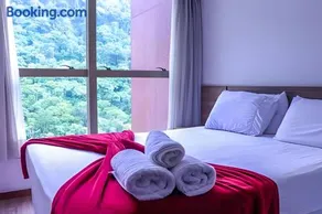 FLAT VPM - Cozinha, Varanda, Ar Cond, Estacionamento, Cama Queen, Vista Incrível, 400mb Wi-fi, TV Smart, Serviços de Streaming, Ducha Forte, Próximo a Barra da Tijuca e Recreio, 10min de carro da Praia - Image 2