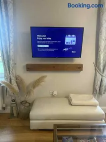 Luxury 1 Bedroom Flat in Great Location - Image 3