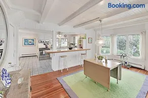 Buzzard Bay Retreat - Image 4