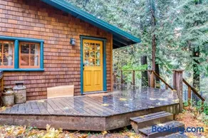 Charming Home with Free WiFi washer&dryer Wood Fireplace and Furnished Deck - Image 1