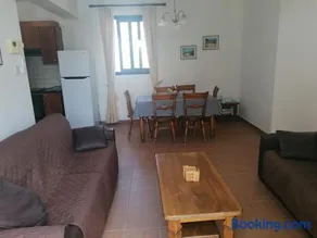 Spacious 3 bedroom villa private pool - Image 3
