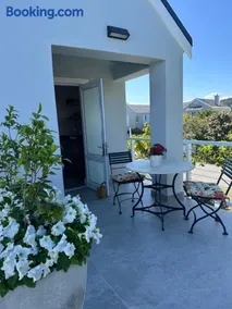 Island Studio Apartment - Image 3