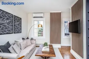 2 bedroom urban chic right on the Brown University campus - Image 2