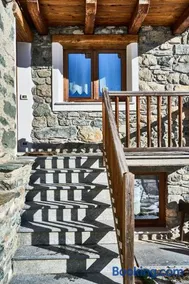 MCX Vacation Rental - MAISON LOZ duplex in typical village in Valtournenche with modern comforts just 2 minutes from the cable cars! - Image 1