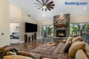 New Luxury 5BR Cabin in Pine Mountain Lake! 1 Minute to Beach! Massage Chair! Close to Yosemite! Perfect for Retreats and Escapes All Seasons! - Image 2