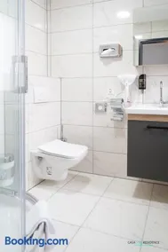 Louis Apartments - Image 3