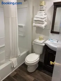 The Admiral Hotel/Motel - Image 3