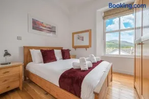 Chaucer Apartment - Image 3