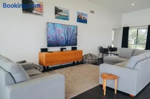 Pumicestone Paradise, Waterfront, sleeps 10, Meldale - Image 2