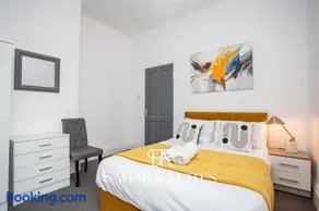 Maddison House Beautiful New Renovated 5bed House - Image 2