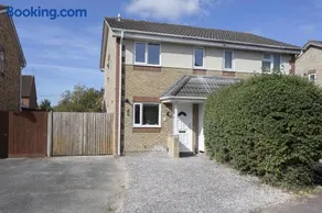 Stylish Home in Gloucester with Parking for Two - Image 5