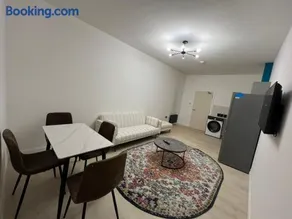 Apartment 3 by SJP - Central Location - Near Station - Sleeps 3 - Image 5