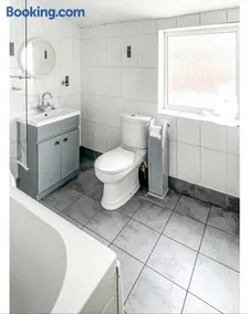 Private room with Netflix - Image 3
