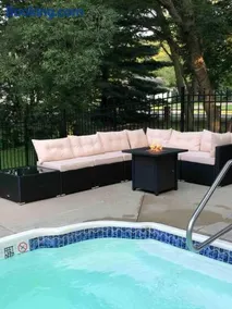 909 & Vine Photo Worthy Home With Pool - Image 4