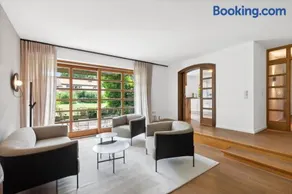Luxus-Villa mit Indoorpool, Sauna & offenem Kamin - Image 3