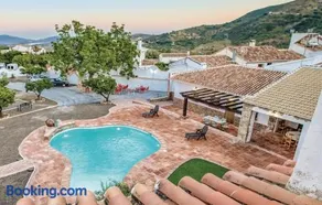 Casa con piscina privata, griglia e giardino | Vista sulla montagna | Adatta per il telelavoro - Image 2