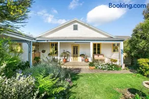 Paws Up Cottage - Image 2