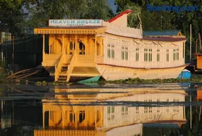 Heaven Breeze Group of Houseboats - Image 1