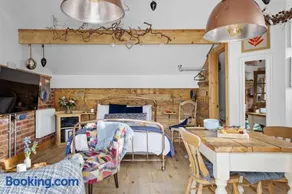 Porth Chapel- Pet Allowed - Free WiFi & Parking - Fireplace - Image 2