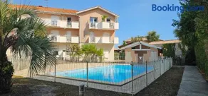 Résidence fermée Grande terrasse ombragée Piscine Plage Port Parc Gare - Image 4