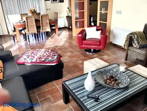 Comfortable House in Quintanilla - Image 1