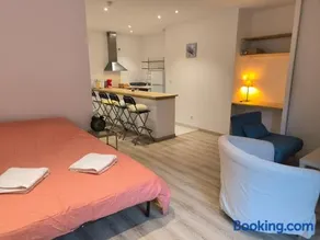 Studio rénové avec balcon & vue sur les montagnes - Image 2