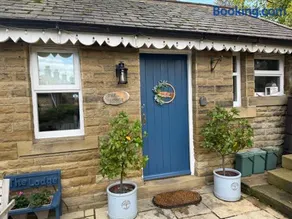 "The Lodge", Holmfirth - Image 3