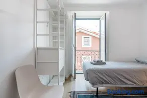 Beautiful Apartment with View of the Tagus River - Image 4