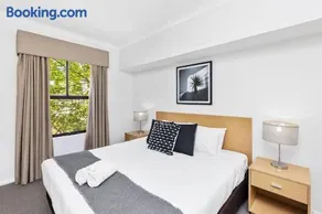 Executive Apt - 2BR 1BA w Parking - Image 1