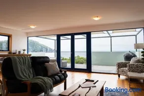 Unique beachfront retreat w panoramic sea views - Image 3