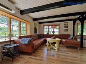 Family-Friendly Coastal Cottage - Image 2