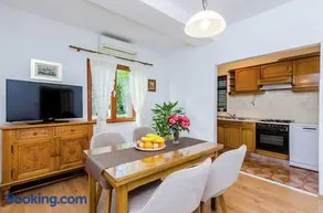 Antares Apartments - Image 2