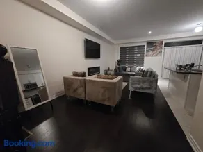 Elegant 3br Kleinburg Townhouse Free Parking Wifi Full Kitchen Laundry Near Canadas Wonderland - Image 4