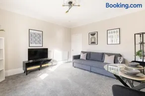 Modern West End Flat, Near Hospital and City Centre - Image 5