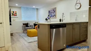Cozy Rockland Park Unit+Parking - Image 5