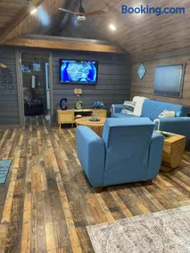 Carlton Cabin at Lake of Egypt 500 Sq Ft - Image 3