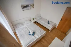 Traditional Old Town Apartment - Image 2