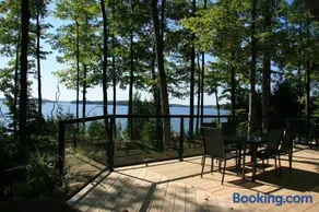 Lake Eugenia Escape - Cozy Lakefront with Hot Tub - Image 2