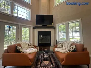 Luxury cabin vc home 2bd 2bath - Image 2