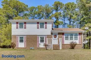 1 Mi to MCAS New River: Peaceful Home w/ Patio - Image 2