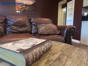 Golden Bear - Comfy cabin, short drive to the lake! Ping Pong and Pool Table! Darts and Air Hockey! - Image 2