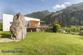 Ferienhaus Bergpanorama mit Sauna & großem Garten - Image 1