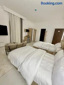 HotteLy Suites - New Cairo - PooL &Gym access - Image 3