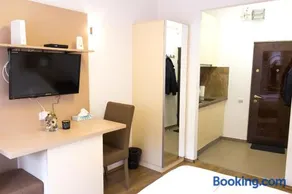 Grand Central Accommodation - Smardan - Image 2