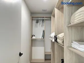 Prime Downtown Location - Amazing Amenities & Top Location - Image 3