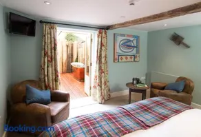 The Crown Hotel - Image 5