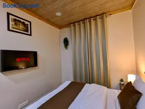 The Mall Ethos - On Mall Road - Kitchen - Sleeps 4 - Image 2