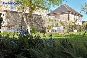 Little Green Cottage - Image 3