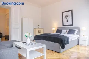 Vibrant 3BR near AKH Hospital - Perfect for Groups - Image 1