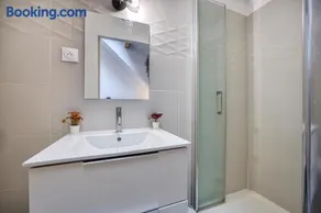 COLIVING - Private Suite Bathroom - Toilet - Image 4